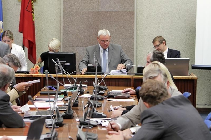 Miesto tarybos nariai nespjovė į atlyginimus 