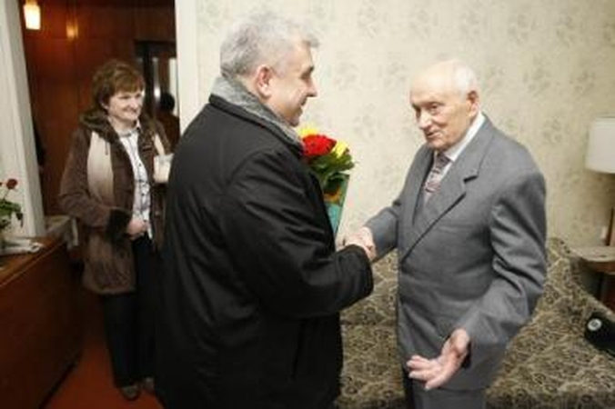 Šimtametis pasiilgsta knygų