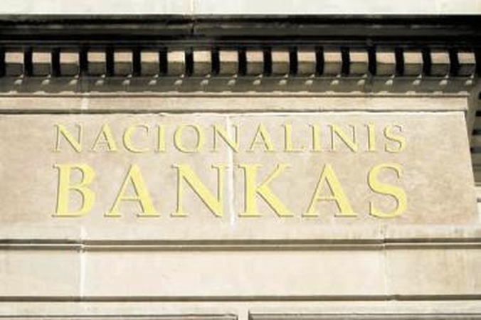 Argumentai: įsteigtame nacionaliniame banke politikai planuoja laikyti valstybės lėšas ir konkuruoti su privačiomis kredito įstaigomis.