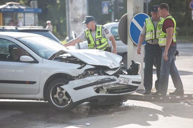 Draudikai avarijos žalą nustato aklai   