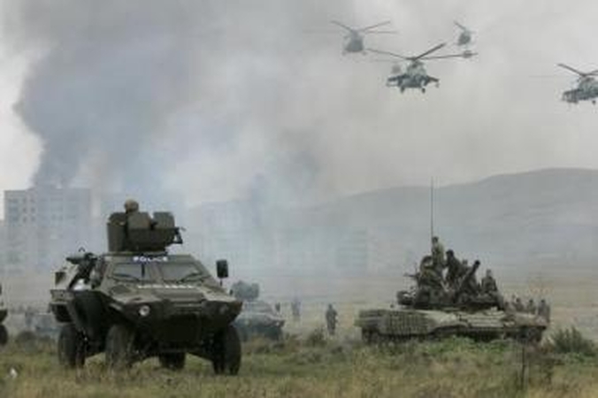 Pratybos: kariauti kalnuose Gruzijos kareivius moko JAV instruktoriai.