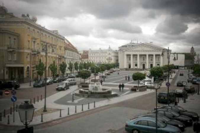 Geografija: XVI–XVIII a. daugiausia miesto krautuvių telkėsi aplink miesto Rotušę – Didžiojoje ir Pilies gatvėse.