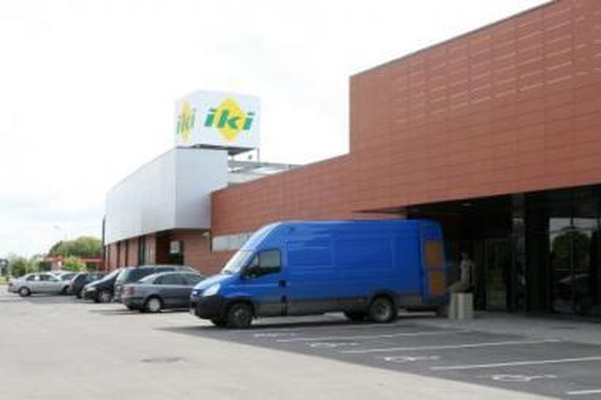 Atidarymas: autobusų stotyje įsikūręs prekybos centras pirkėjams duris atvėrė vakar.