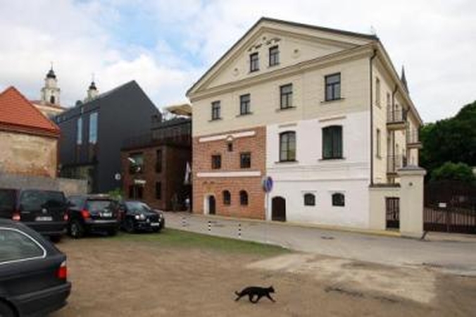 Susivienijo: tokiais protesto akcijos plakatais fasadus pasipuošė visi Kauno viešbučiai.