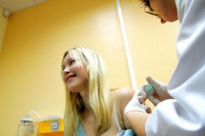 Pradžia: nors vakcina nuo ŽVP Lietuvą pasiekė 2006 metų lapkritį, pasiskiepijusių tėra vos tūkstantis.