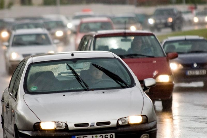 Dėl automobilių spūsčių – siūlymas keisti darbo laiką