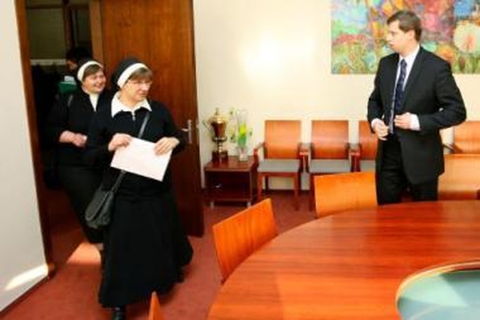Vienuolės beldžiasi pas Kauno valdžią