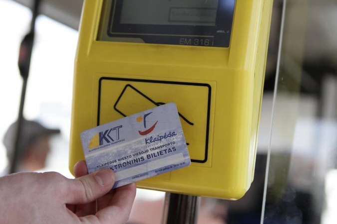 Padėti draugui autobuse draudžia šalies įstatymai