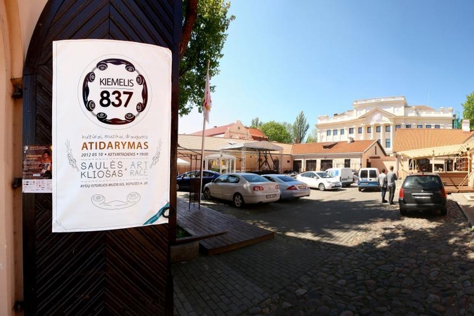 837 – naujos erdvės kultūrai        simbolis