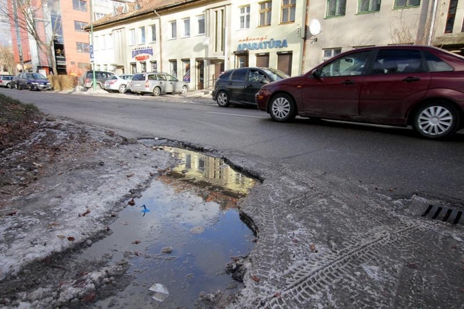 Dėl duobių sugadintų mašinų – 17  skundų
