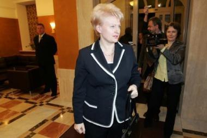 Prievolė: D.Grybauskaitę apsauga lydi kiekviename žingsnyje.