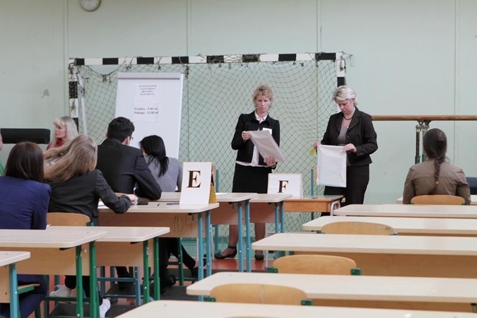 Matematikos egzaminas pažėrė šimtukų