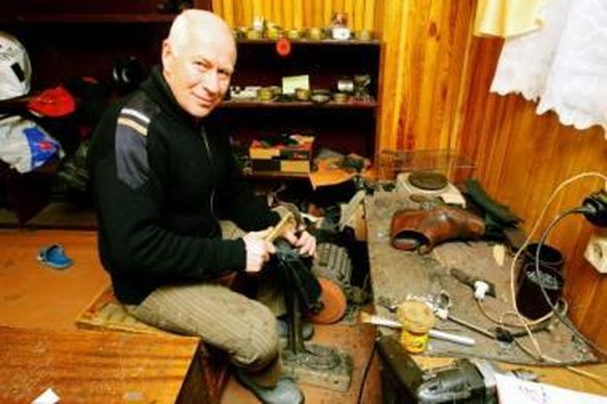 Sūdomų batų priešas – batų tepalas ir kaliošai