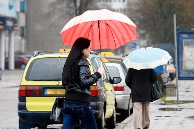 Taksi kompanijų gudrybės tuština klientų kišenes