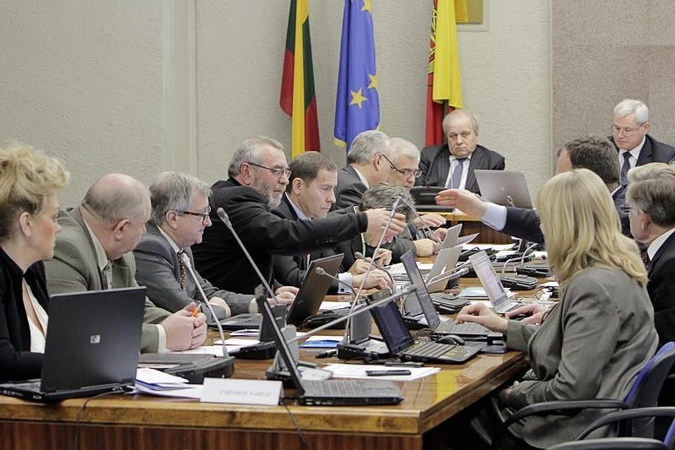 Kas iš Klaipėdos miesto tarybos narių spjovė į pareigą?