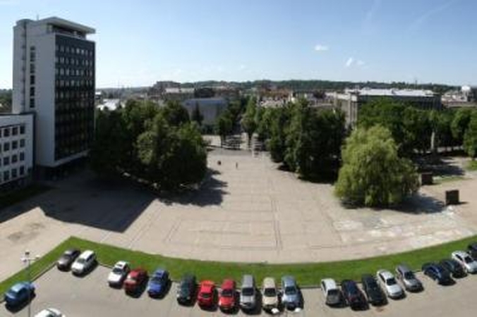 Vienybės aikštę atvers automobiliams?