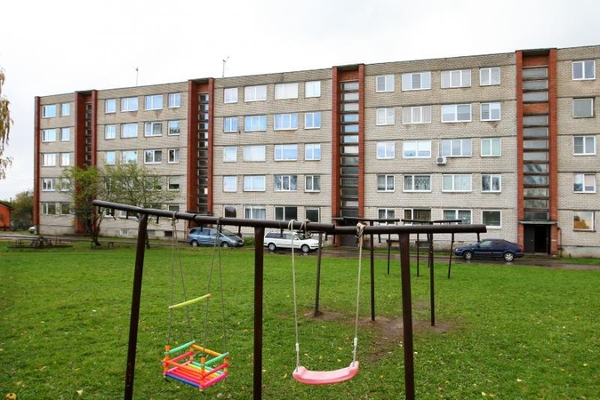 Daugiabučių bendrijų įstatymas: bendrija ar bendrovė?