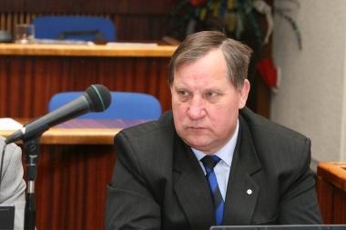 Prieštaravimas: B.Šimkus tikino savivaldybėje nepolitikuojantis, nors liudininkai tvirtino, kad jis vardan partijos naudojasi užimamais postais ir pareigomis.