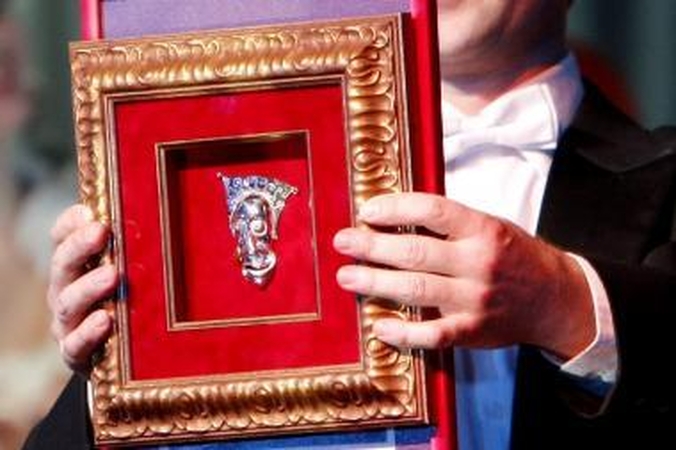 Apdovanojimas: "Padėkos kauke" įvertinami Klaipėdos teatralų nuopelnai menui ir geriausi teatrinio sezono darbai.