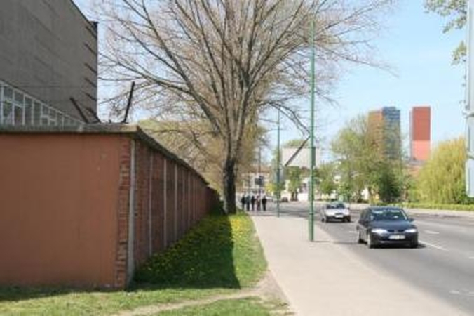 Pokyčiai: Berlyno siena pravardžiuojama bendrovės "Klaipėdos laivų remontas" tvora turėtų būti nugriauta jau šį mėnesį.