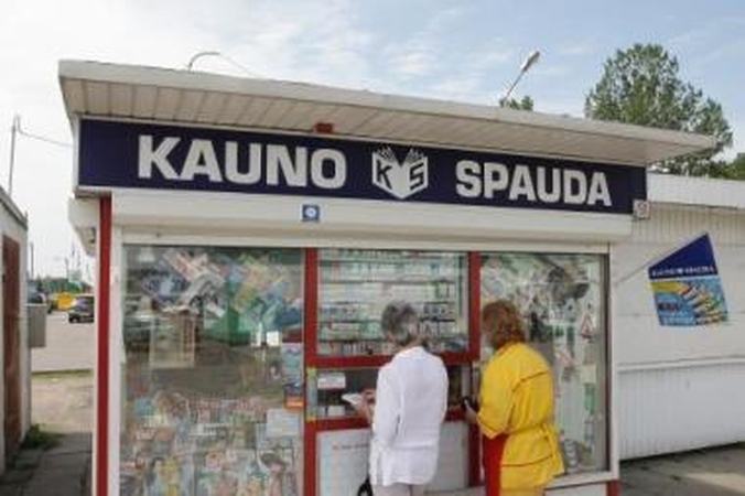 Patogu: šalia "Trijų berželių" parduotuvės gyvenantys kauniečiai "Kauno dienos" prenumerata metams apsirūpina čia pat veikiančiame "Kauno spaudos" kioske.