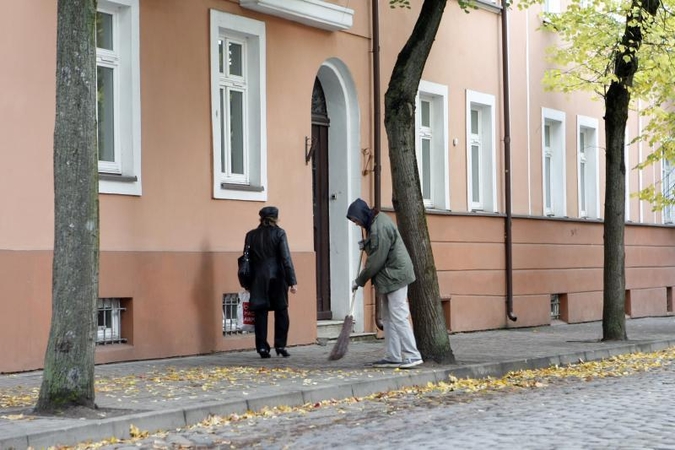 Klaipėdoje bedarbiui pašalpa geriau negu darbas?