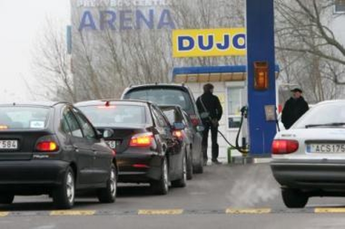 Vairuotojai kaupė degalų atsargas
