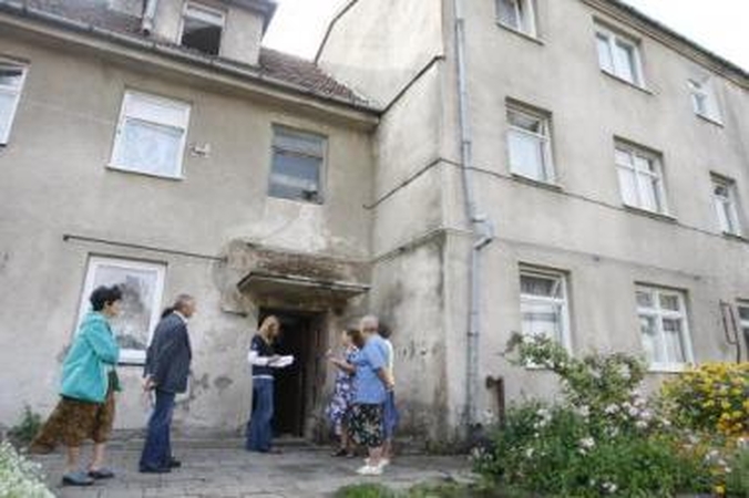 Įkaitai: Nemuno gatvės gyventojai metų metus negalėjo remontuoti ar apšiltinti savo būsto, nes jis patenka į uosto rezervinę teritoriją.