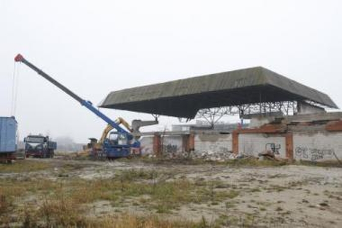 Trupiniai: kol kas griaunama tik ta griuvenos dalis, kuri trukdo įvažiavimo keliui į naująją areną nutiesti.