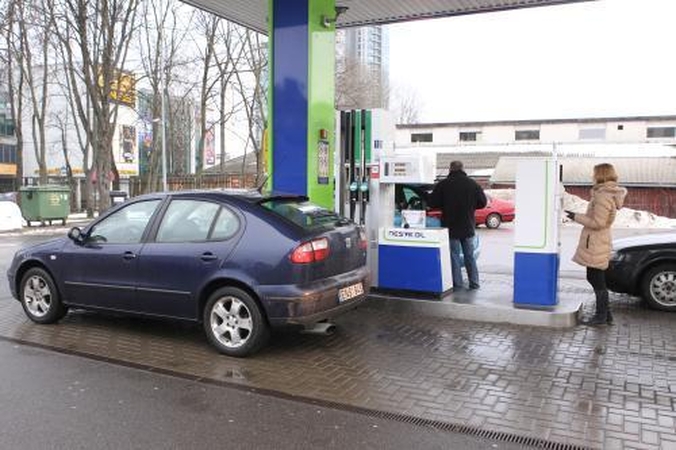 Degalų brangimas panikos nesėjo