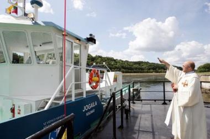 Šventinimų mados: kunigai prašomi palaiminti net picą (papildyta)