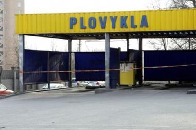 Pigiau: savitarnos plovykloje tenka pamiklinti rankas ir kojas, tačiau tai padeda sutaupyti pinigų.