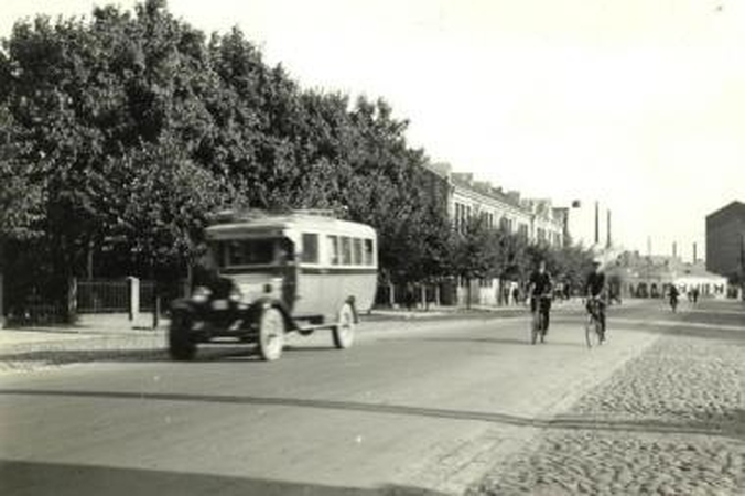 Akimirka: senasis Vytauto prospektas ties miesto kapinėmis.