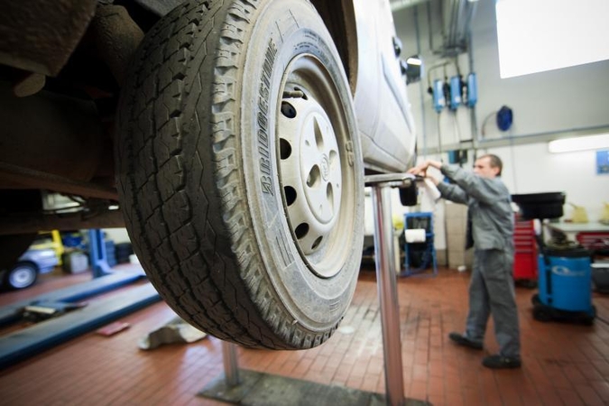 Apžiūros centruose – automobilių grūstys 