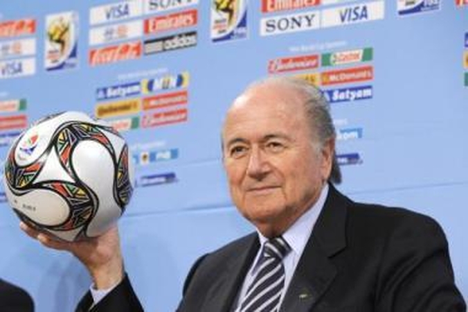 Neiškeptas futbolo pyragas jau raikomas
