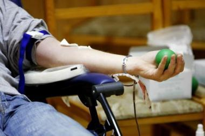 Mokamų donorų paslaugų neatsisako