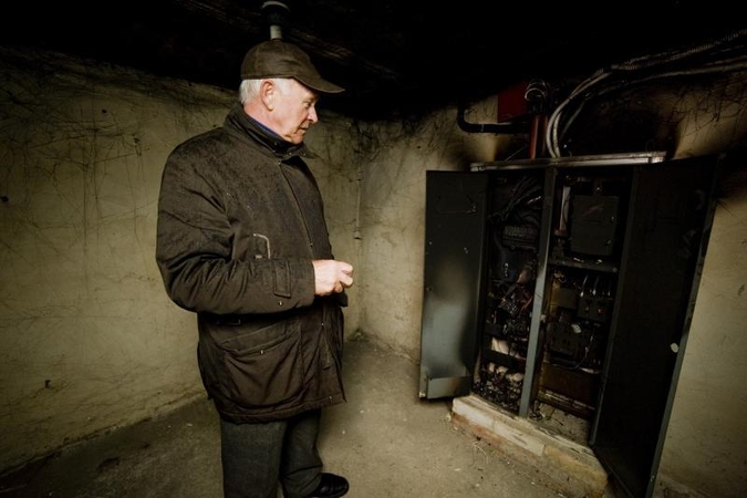 Be elektros: po gaisro daugiabučio gyventojai pasišviečia žvakėmis