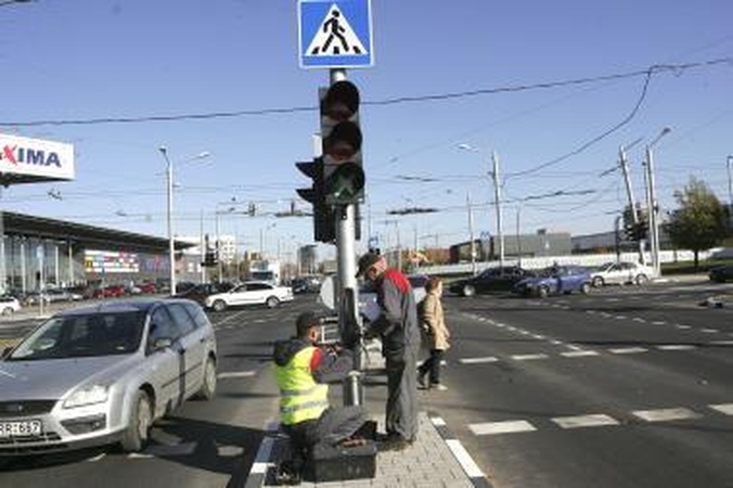 Pramonės pr. ir Draugystės g. sankryžoje - modernūs šviesoforai