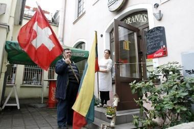 Išvada: keletą metų kabinęs šalia savo restorano Šveicarijos ir Lietuvos vėliavas M.A.Haemmerli suprato, kad tokia reklama Klaipėdoje nereikalinga.