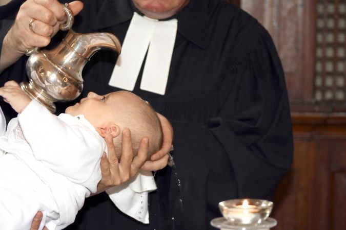 Gyvenate nesusituokę? Vaikas liks nepakrikštytas