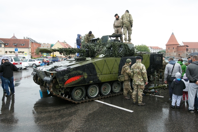 Tankas traukė kauniečių dėmesį