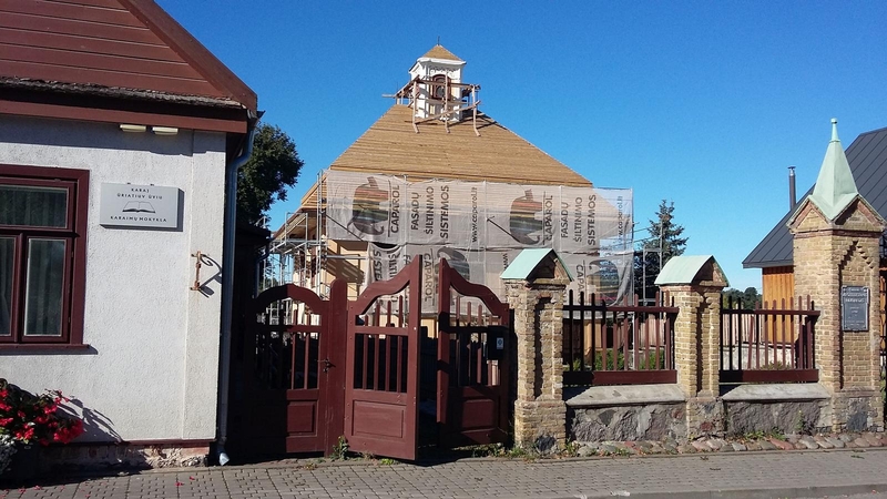 Seniausia Lietuvoje karaimų kenesa turės naują stogą