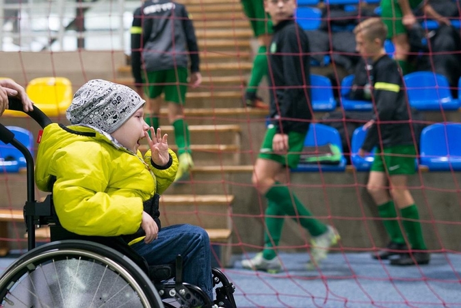 Nuo mirties pabėgęs futbolininkas M. Gudaitis prašo padėti sergančiam vaikui
