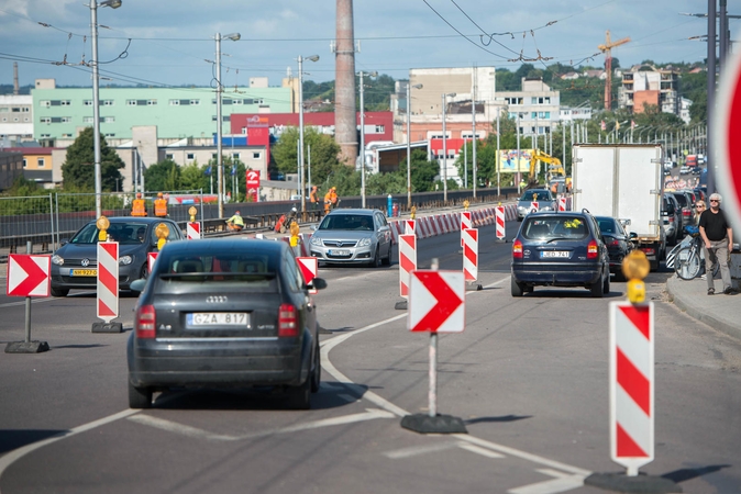 Užbaigtas svarbus Varnių tilto remonto etapas
