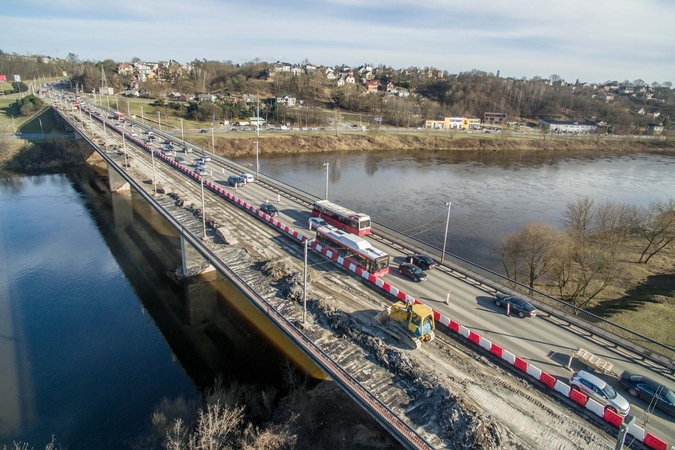 Varnių tilto kapitalinis remontas įsibėgėja